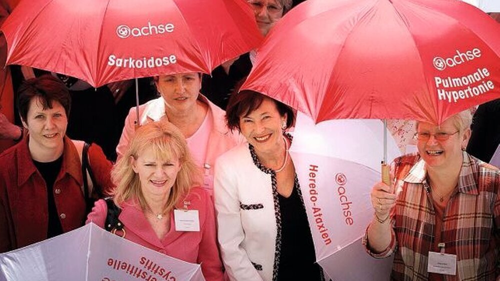 Schirmherrin des ACHSE-Projekts ist die Gattin des Bundes -\r\npräsidenten, Eva Luise Köhler (m.).\r\n\r\n