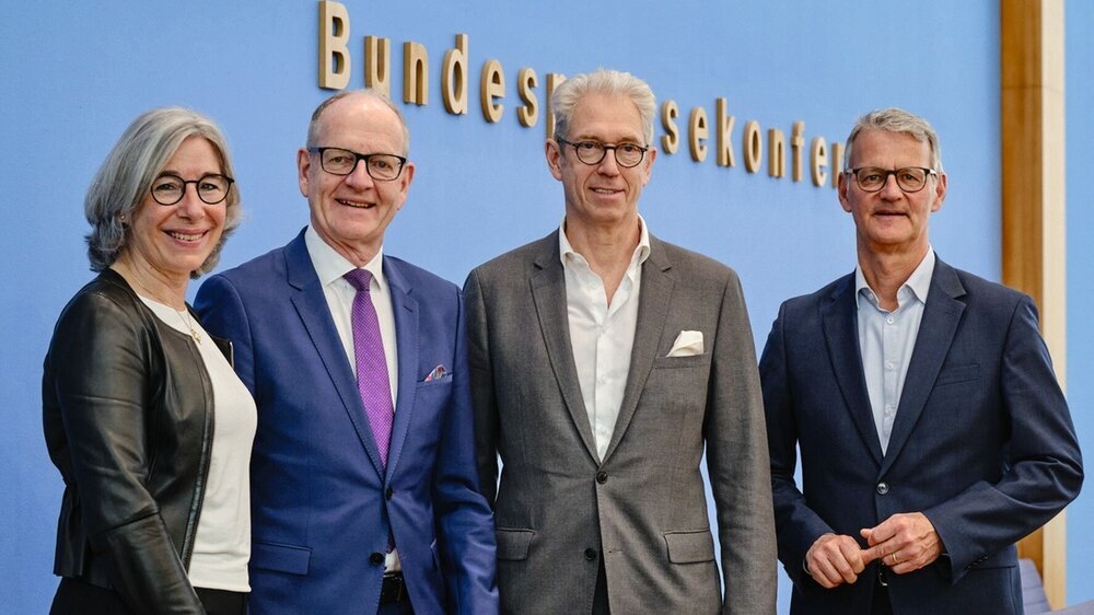 Spitzen von KZBV, KBV,DKG und ABDA in der Bundespressekonferenz Spitzen von KZBV, KBV,DKG und ABDA in der Bundespressekonferenz