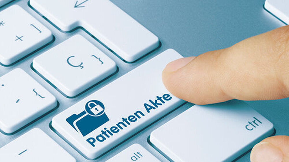 Aktuell arbeiten mehrere Krankenkassen an Modellen für elektronische Gesundheitsakten, die sie ihren Versicherten nach §68 SGB V anbieten dürfen - wie zum Beispiel die Akte "TK-Safe" der Techniker Krankenkasse oder die Akte "Vivy", die ein Berliner Sta