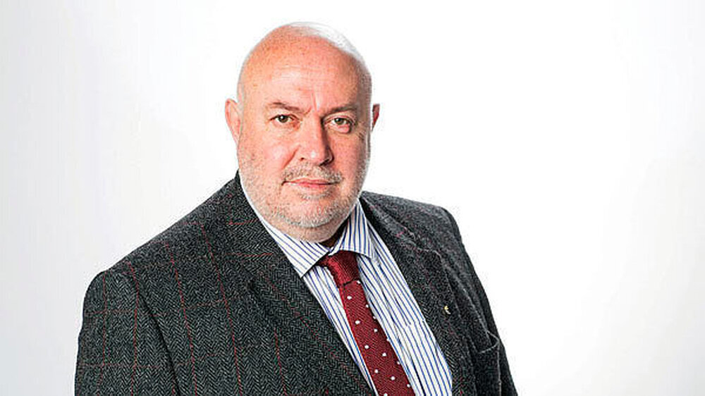 Mick Armstrong ist seit März 2013 Vorsitzender des Vorstands der British Dental Association (BDA). Dem Vorstand gehört er seit Juni 2012 an. Er graduierte 1985 in Newcastle und war sein ganzes Berufsleben lang als praktischer Zahnarzt tätig. Seit 17 Ja
