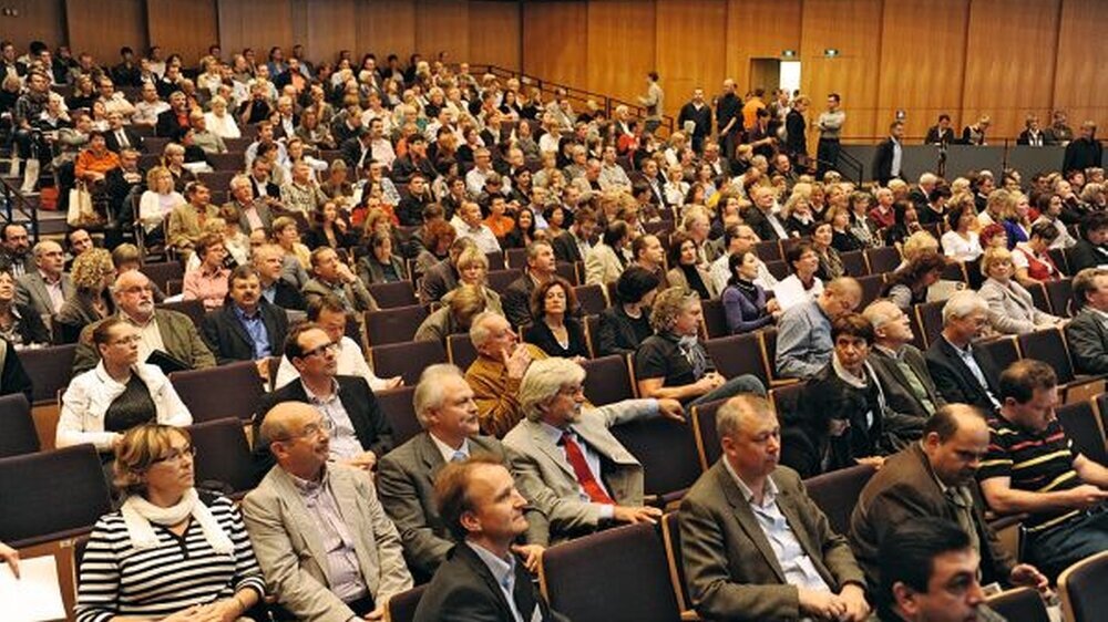 Über 1 000 Zahnärzte, Praxismitarbeiterinnen, Studenten und Auszubildende nahmen am Fortbildungstag in der Chemnitzer Stadthalle teil.