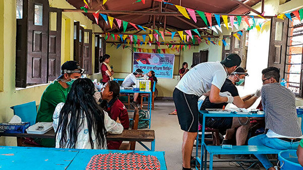 Ein Klassenzimmer, kurzerhand zum Behandlungszimmer umfunktioniert