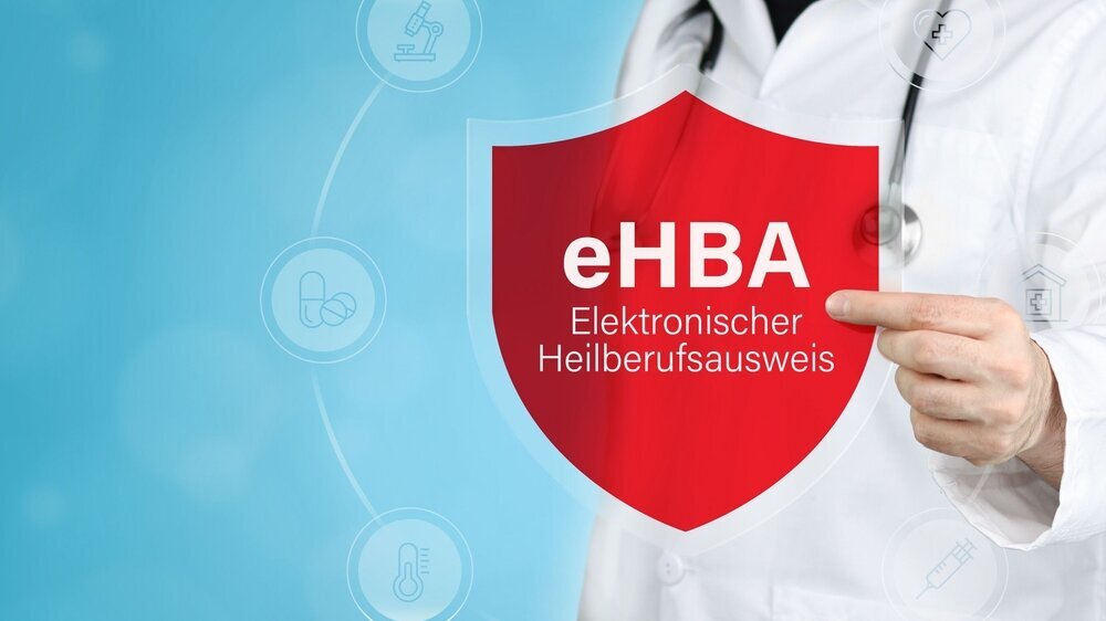 Elektronischer Heilberufsausweis (eHBA). Arzt hält rotes Schutzschild umgeben von Icons im Kreis. Medizinisches Wort im Symbol