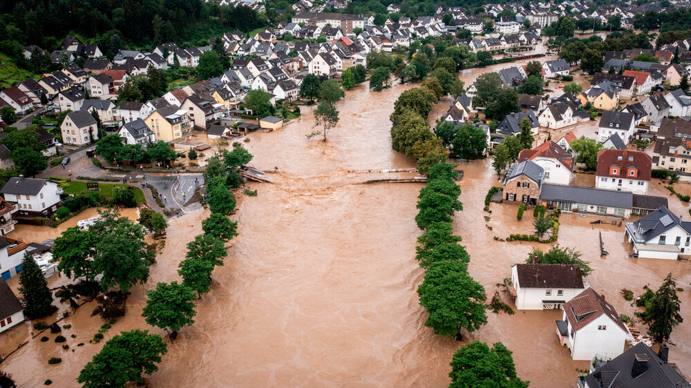 Ein Jahr nach der Hochwasserkatastrophe in Rheinland-Pfalz und Nordrhein-Westfalen im Juli 2021 hat das Bundeskabinett gestern eine „Strategie zur Stärkung der Resilienz gegenüber Katastrophen“ verabschiedet.