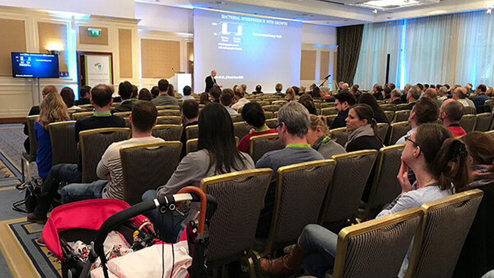 Weit über 500 Teilnehmer waren nach Berlin in das Hotel Palace gekommen, um die 3. Gemeinschaftstagung der DGZ (Deutsche Gesellschaft für Zahnerhaltung) und der DGET (Deutsche Gesellschaft für Endodontologie und zahnärztliche Traumatologie) mit der DG