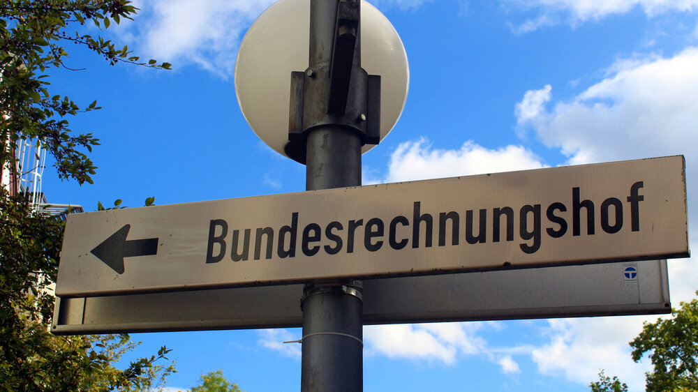 Bereits im Oktober hatte der Bundesrechnungshof bekräftigt, dass er "den GKV-Spitzenverband in Kürze schriftlich um eine Kopie der Fördervereinbarung mit der UPD/Sanvartis bitten" werde.