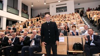 30.11.2023 LMU Klinikum München, Poliklinik für Zahnerhaltung und Parodontologie: Abschiedssymposium für den langjährigen Ordinarius Prof. Dr. med. dent. Reinhard Hickel