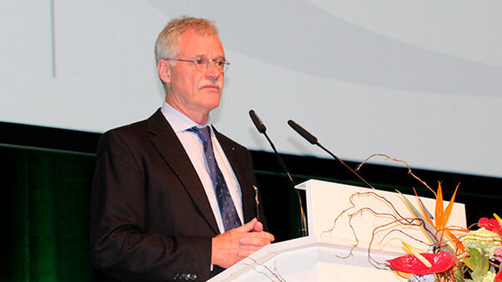 Dr. Klaus Bartling, Kammerpräsident Westfalen-Lippe, eröffnete den Kongress. Bei seiner Begrüßung betonte er: „Das Spektrum der implantologischen Behandlungskonzepte ist riesig und manchmal unübersichtlich. Die richtige Auswahl im Einzelfall kann s
