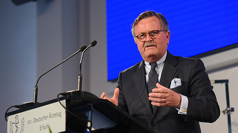 Prof. Frank Ulrich Montgomery, Präsident der Bundesärztekammer, auf der Eröffnungsveranstaltung des 121. Deutschen Ärztetages am 8. Mai im Steigerwaldstadion in Erfurt.