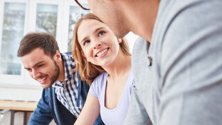 Junge Frau als Studentin oder Trainee in der Ausbildung