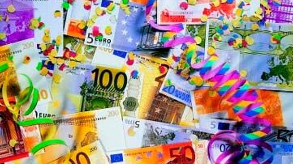 Neues Geld, neues Glück? Entscheidend bleibt, was man daraus macht: Ob der Euro- Euphorie der Kater folgt, liegt – wie vieles andere auch – in den Händen der Politik.