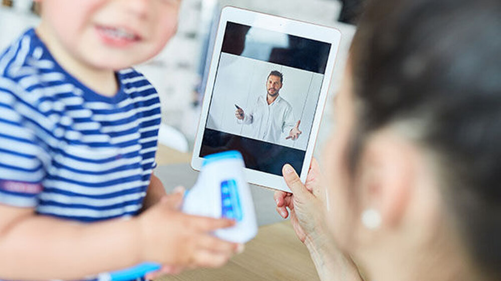 Um das Potenzial der Telemedizin künftig noch stärker auszuschöpfen, sind Videosprechstunden, Videofallkonferenzen und Telekonsilien seit Oktober 2020 auch in der vertragszahnärztlichen Versorgung im Einsatz. Die neuen technischen Möglichkeiten sind