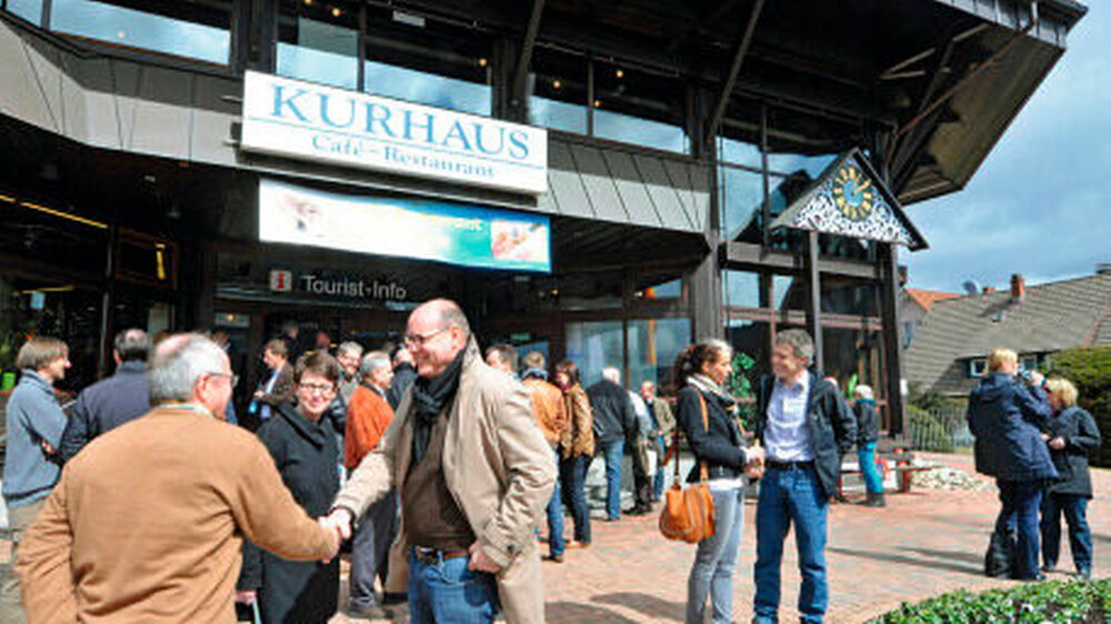 Das Kurhaus in Titisee/Neustadt bildete den imposanten Rahmen für die Tagung der Bezirkszahnärztekammer. Studienfreunde, Kollegen und Professoren treffen – das ist hier immer ein Highlight.