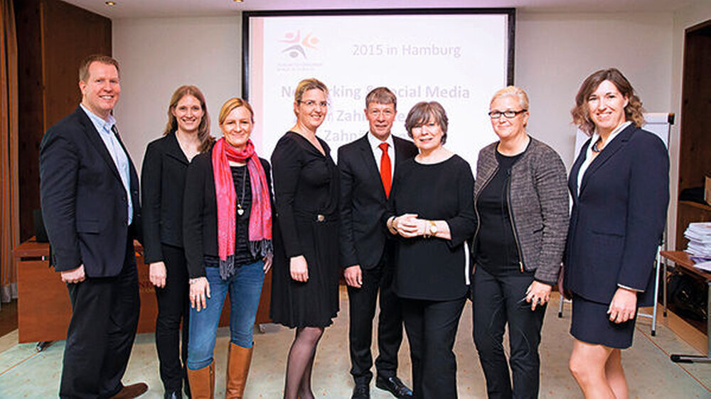 Veranstalter, Referenten und Gäste auf dem Zukunftskongress 2015 "Work-Life-Blending" von BZÄK, Dentista e.V. und BdZA in Hamburg im Rahmen des Deutschen Zahnärztetages am 31. Oktober in Hamburg.
