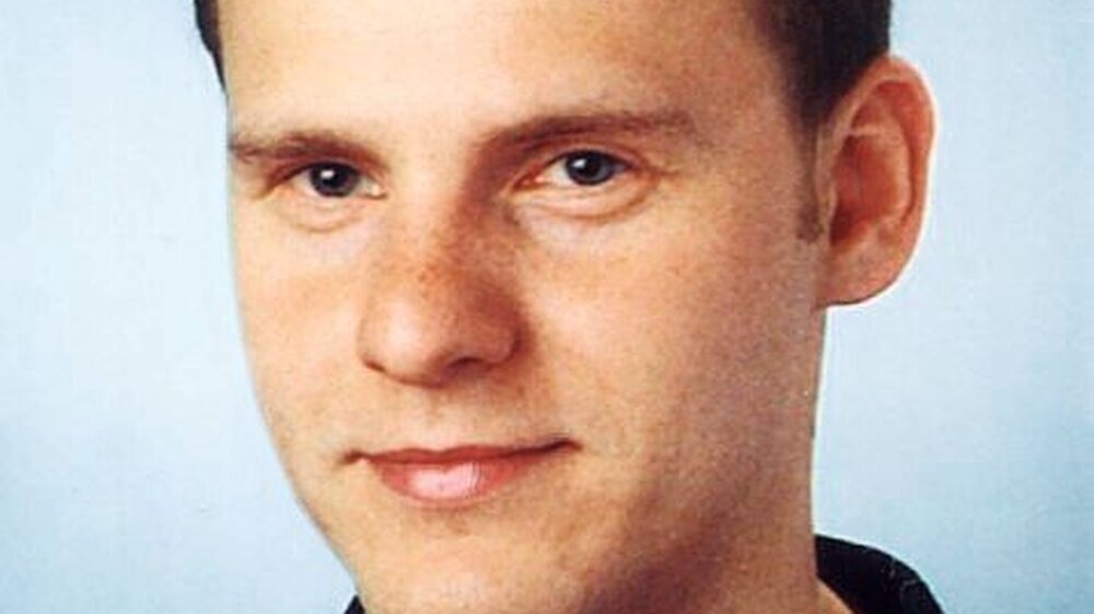Dr. med. dent. Sebastian Quaas\r\n1996 bis 2001 Zahnmedizin-Studium in Dresden,\r\n2001 Approbation, 2002 bis 2007 Ass. in freier Praxis in Pirna,\r\n2002 bis 2007 wiss. Mitarbeiter der Poliklinik für Zahnärztliche Prothetik Dresden, 2005 bis 2007 wiss.