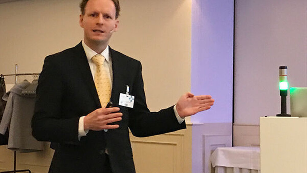 Prof. Dr. Doktor Christian Walter (Mainz) erklärte die Umstrukturierung von Knochenmaterial und die physiologische Wirkung von Bisphosphonaten und Dinosumab: Wenn Zahnärzte sich an die Vorgabe der Leitlinie halten, hätten sie ein großes Potenzial, pr