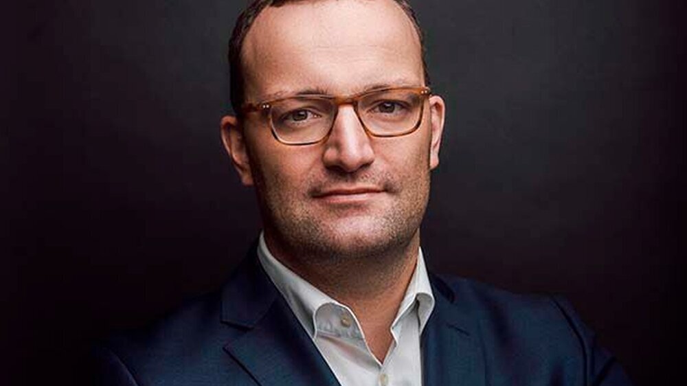 Mit dem Programm, dessen Eckpunkte Jens Spahn heute in Berlin vorgestellt hat, will die Große Koalition dem Problem des Personalmangels in Krankenhäusern und Pflegeinrichtungen begegnen. "Mit einfachen, klaren und finanziell unterlegten Sofortmaßnahm