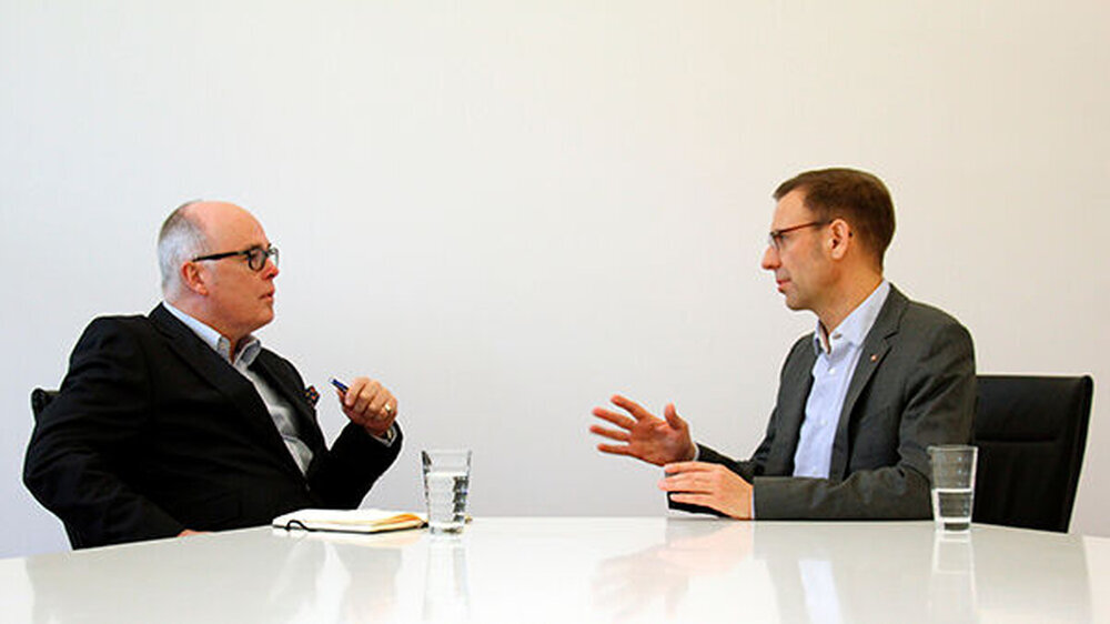 zm-Chefredakteur Dr. Uwe Axel Richter (links) im Gespräch mit Dr. Sebastian Ziller (MPH), Geschäftsführer der AS-Akademie und Leiter der Abteilung Prävention und Gesundheitsförderung der Bundeszahnärztekammer in Berlin.