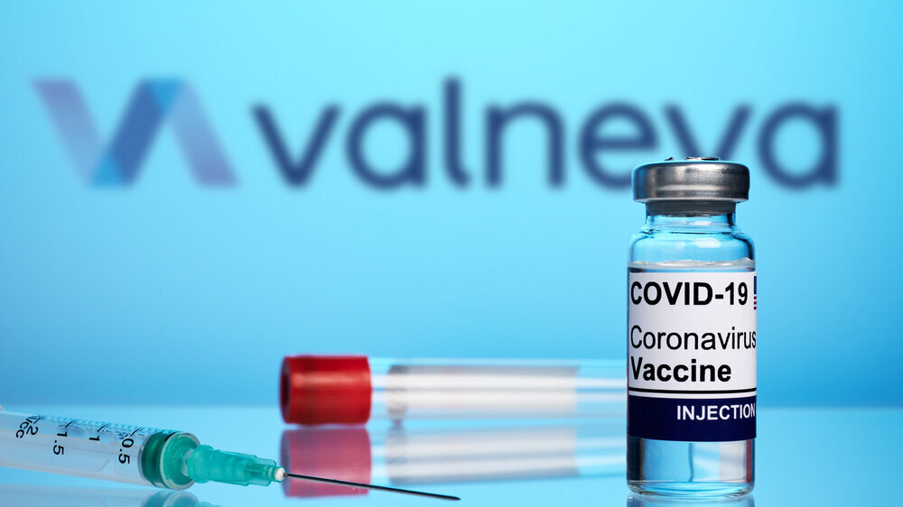 Die Europäische Arzneimittelbehörde hat empfohlen, das Vakzin des französischen Pharmaherstellers Valneva zur Grundimmunisierung von Menschen zwischen 18 und 50 Jahren zuzulassen.