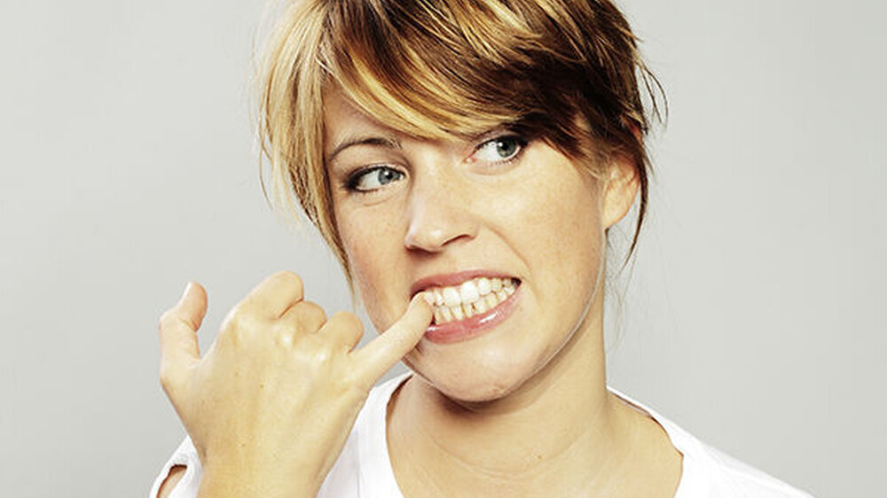 Interdentalbürstchen reinigen genauso gut wie silikonbeschichtete Interdentalsticks. Patienten finden letztere aber besser.