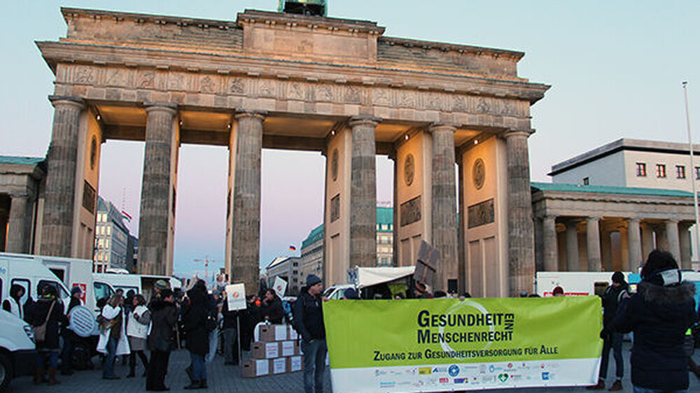 Mit dabei: Der Caritasverband Berlin, die Deutsche AIDS-Hilfe, Amnesty International sowie die Organisation Ärzte der Welt, die sich für einen freien Zugang zur Gesundheitsversorgung als Menschenrecht einsetzt.