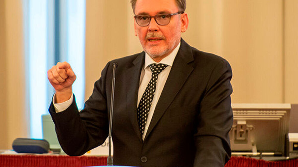 "Ich betrachte das Wahlergebnis als Vertrauenskredit, den ich in den nächsten vier Jahren einlösen werde". Dr. Torsten Tomppert wurde mit über 90 Prozent der Stimmen als Präsident in seinem Amt bestätigt.