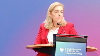 Bundesgesundheitsministerin Nina Warken (CDU) am 15.7.2026 bei PK im BMDS