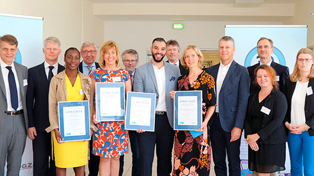 (von links) Prof. Dr. Thomas Attin (Jury, Zürich), Prof. Dr. Rainer Haak (Jury, Leipzig), Houma Kustermann (Sonderpreis, Rottweil), Andreas Herforth (Jury, Hamburg), Sybille van Os-Fingberg (Sonderpreis, Rottweil), Prof. Dr. Werner Geurtsen (Jury, Hannov