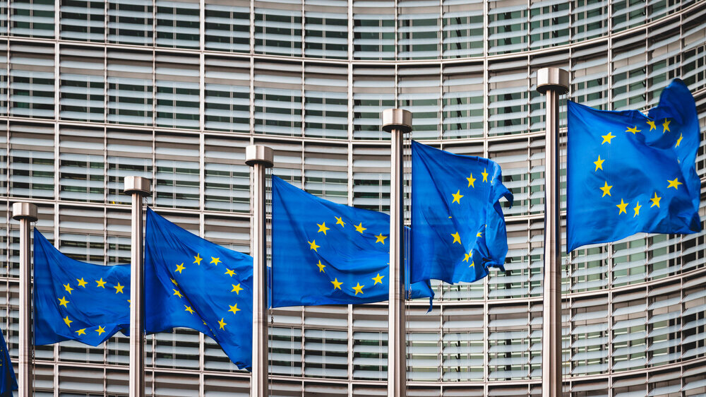 EU-Flaggen vor dem Gebäude der EU-Kommission, Brüssel, Belgien EU-Flaggen vor dem Gebäude der EU-Kommission, Brüssel, Belgien