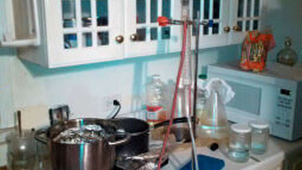 Ganz nah dran an der Realität: In dieser Küche kocht der Chemielehrer Walter White aus der US-Serie „Breaking Bad“ kiloweise Methamphetamin. |