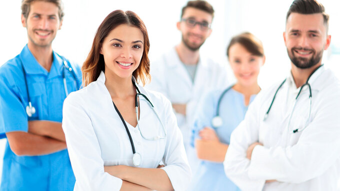 Gruppe junger Ärzte