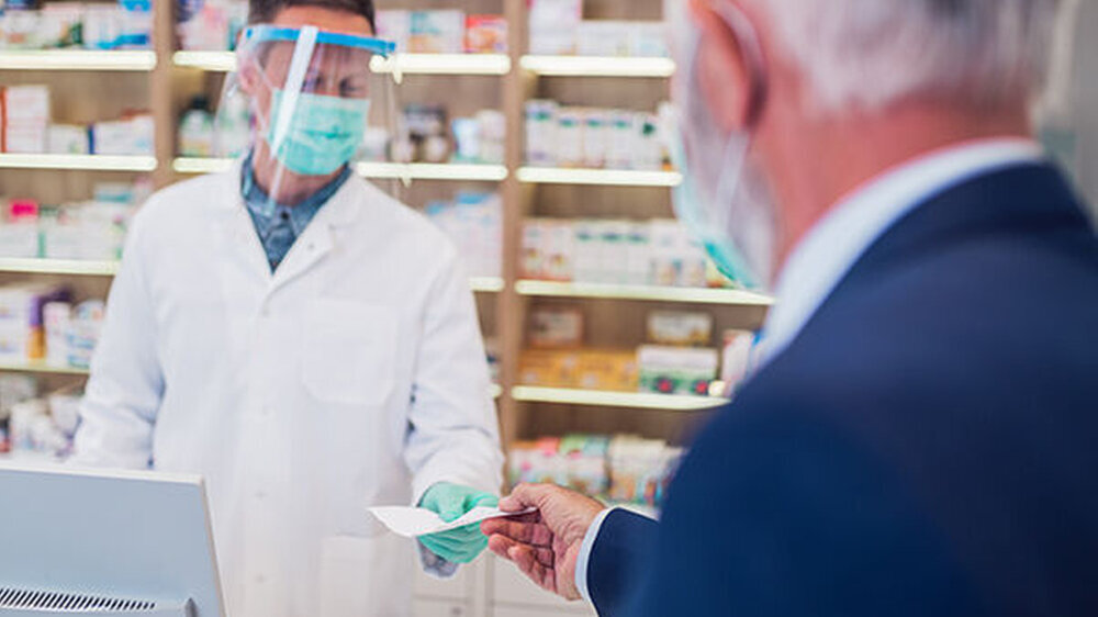 Gut 27 Millionen Menschen haben Anspruch auf je drei FFP2-Masken. ABDA-Präsident Friedemann Schmidt erwartet, dass durchschnittlich zusätzlich rund 1.500 Patienten auf jede der knapp 19.000 Apotheken kommen.