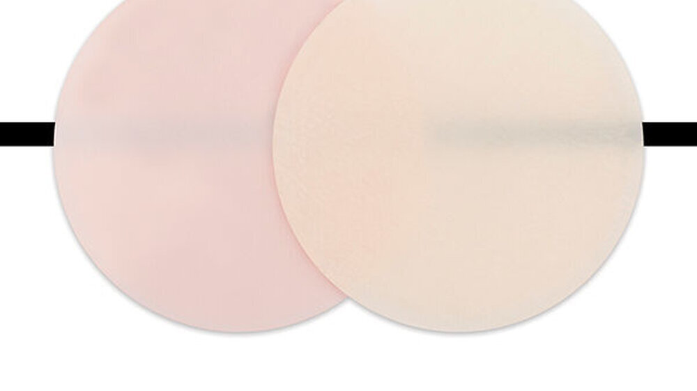 Der 3M Filtek Universal Restorative Pink Opaquer (links) sorgt dafür, dass Verfärbungen der Zahnhartsubstanz sowie Metall zuverlässig kaschiert werden.