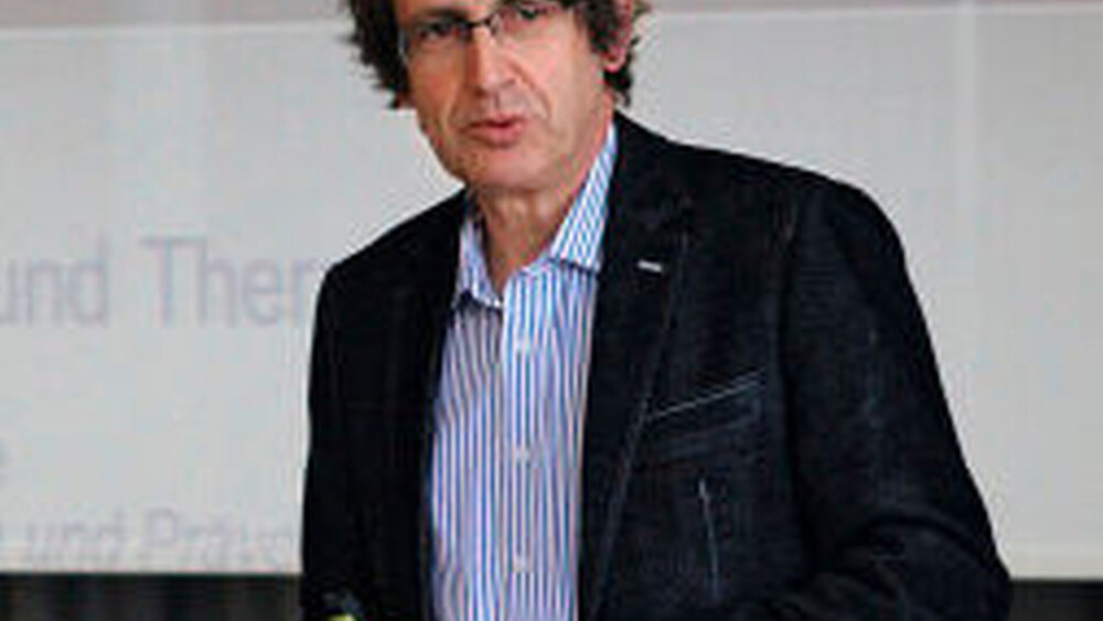 Prof. Stefan Zimmer gibt den Studenten einen Vorgeschmack auf die Vorlesungen. |