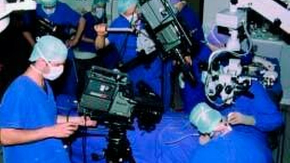 Per Kamera hautnah dabei: Live-Operation aus dem Berliner Medlive-Studio.