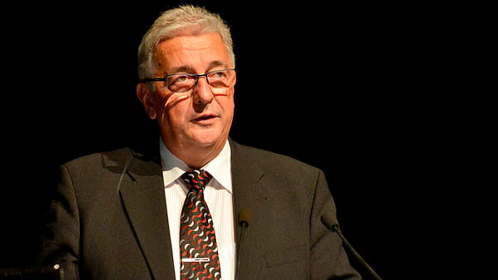 „Wir kümmern uns um den gesamten Patienten“, erklärte Kammerpräsident Dr. Mathias Wunsch in seinem Grußwort. Bei der Hinwendung von der Zahnmedizin zur Medizin sei die Zahnärzteschaft auf gutem Wege. Wunsch berichtete außerdem über die täglich