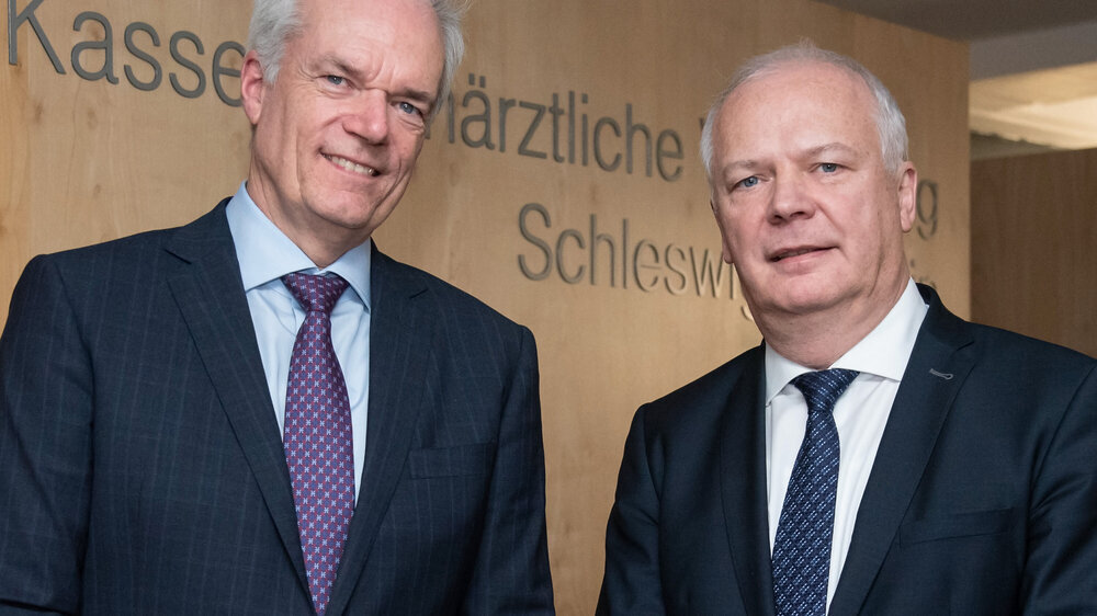 Dr. Michael Diercks (links) und ZA Peter Oleownik treten zunächst als Duo ihre Arbeit im Vorstand der KZV Schleswig-Holstein an.