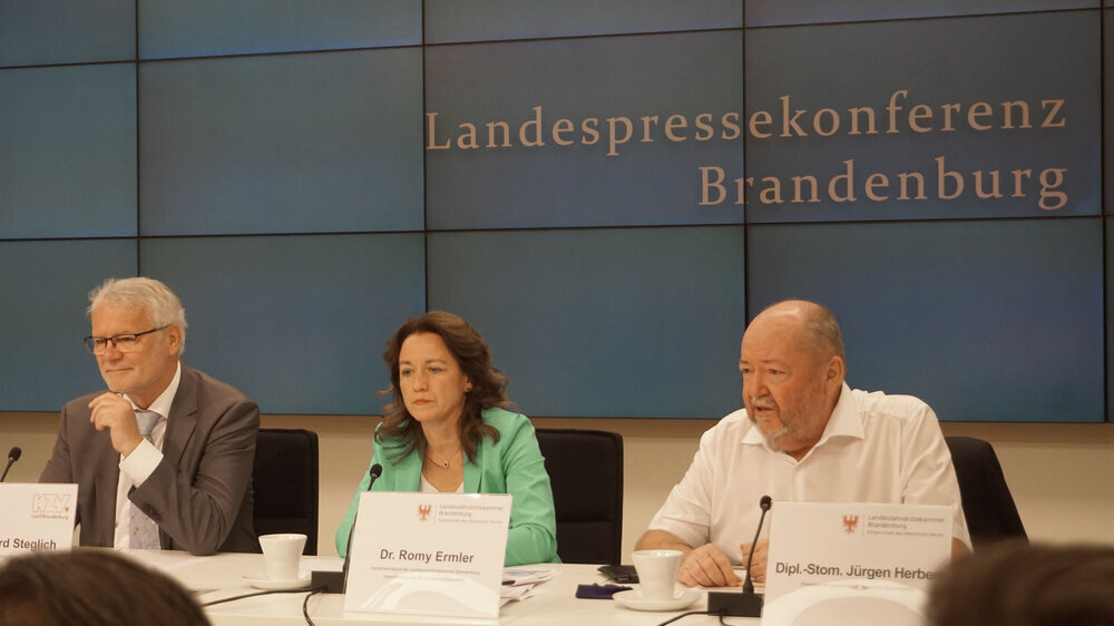 Gemeinsame Aktion der zahnärztlichen Körperschaften in Brandenburg Gemeinsame Aktion der zahnärztlichen Körperschaften in Brandenburg