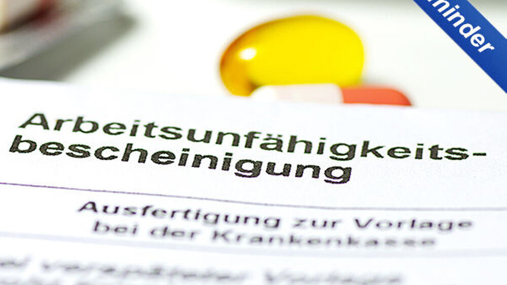 Die KBV empfiehlt den Vertragsärzten, unbedingt einen KIM-Dienst zu bestellen, da KIM die eAU digital an die Krankenkassen übermittelt.