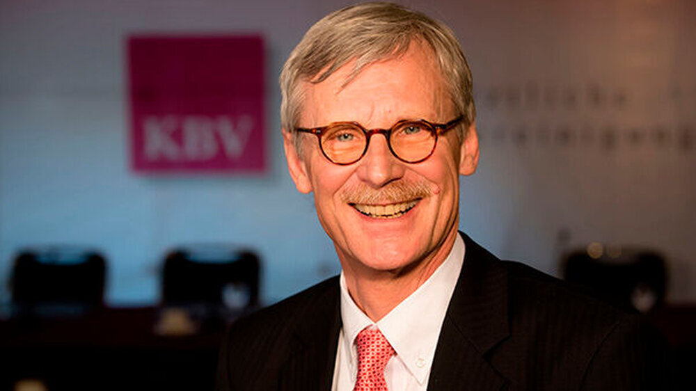 Dr. Thomas Kriedel, der zuletzt als Vorstand in der KV Westfalen-Lippe tätig war, ist der zweite stellvertretende KBV-Vorstandsvorsitzende. Er bekleidet den laut GKV-Selbstverwaltungsstärkungsgesetz vorgeschriebenen nicht-ärztlichen dritten Vorstandspo