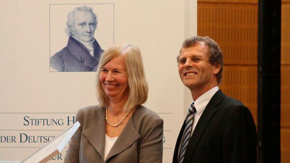 Dr.Kerstin Ketelhut und ihr Mann Prof. Reinhard Ketelhut sind die neuen Hufeland-Preisträger. Ihre eingereichte Arbeit trägt den Titel "Gesundheit und Motorik bei Kindern und Jugendlichen besorgniserregend - Ideen, und Effekte eines vielschichtigen Prä