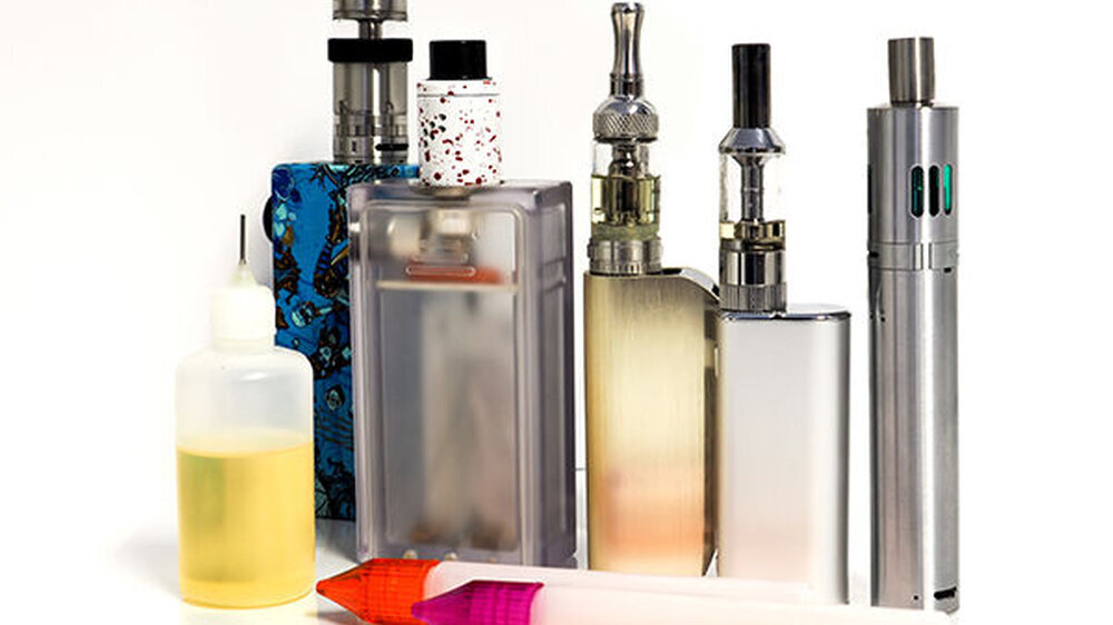 Unzureichend untersuchte Inhaltsstoffe, Verunreinigungen oder neue Liquid- und Verdampferprodukte können laut BfR beim Dampfen die gesundheitlichen Risiken erhöhen.