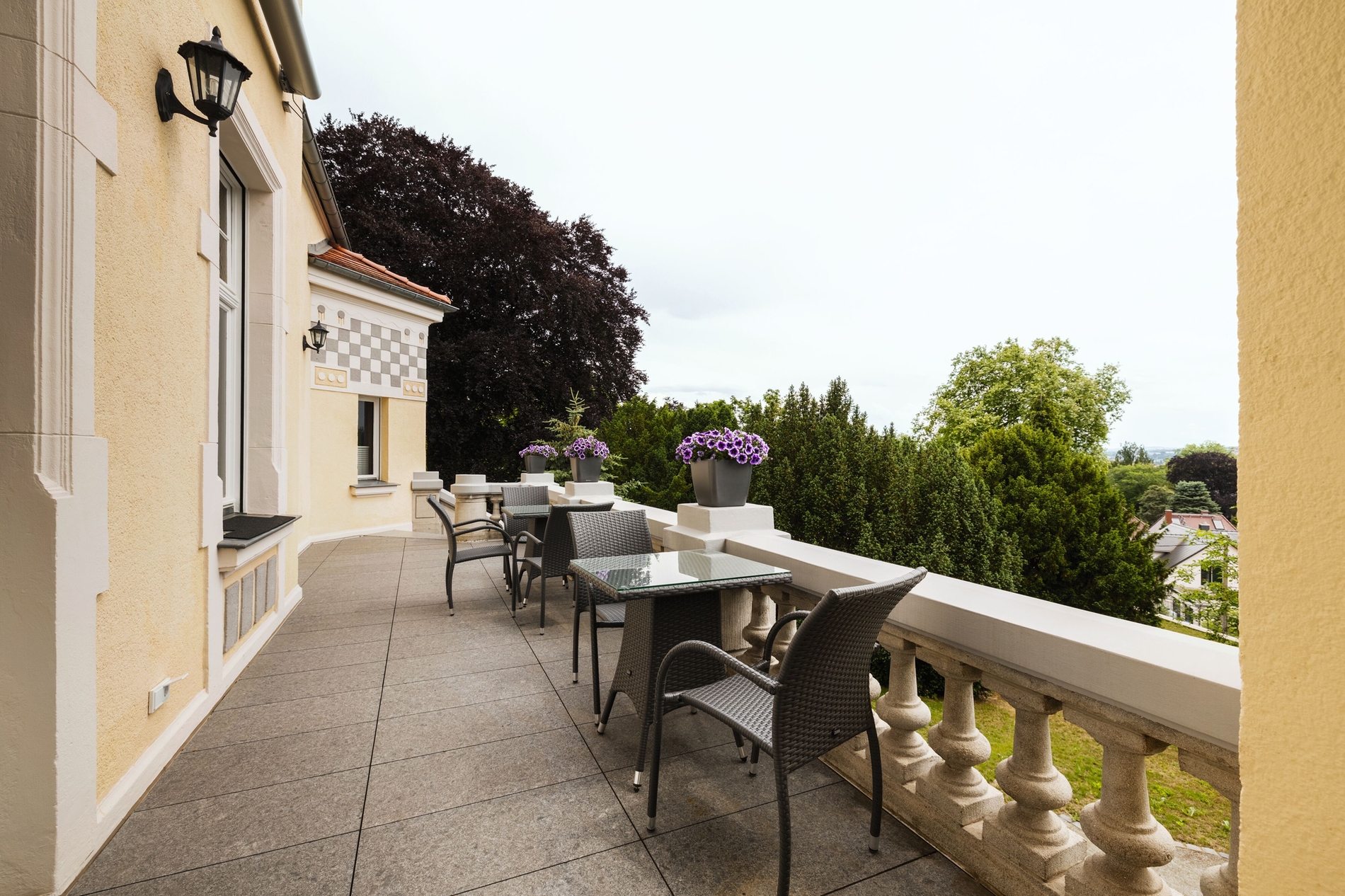 Außenterrasse des Zahnateliers.