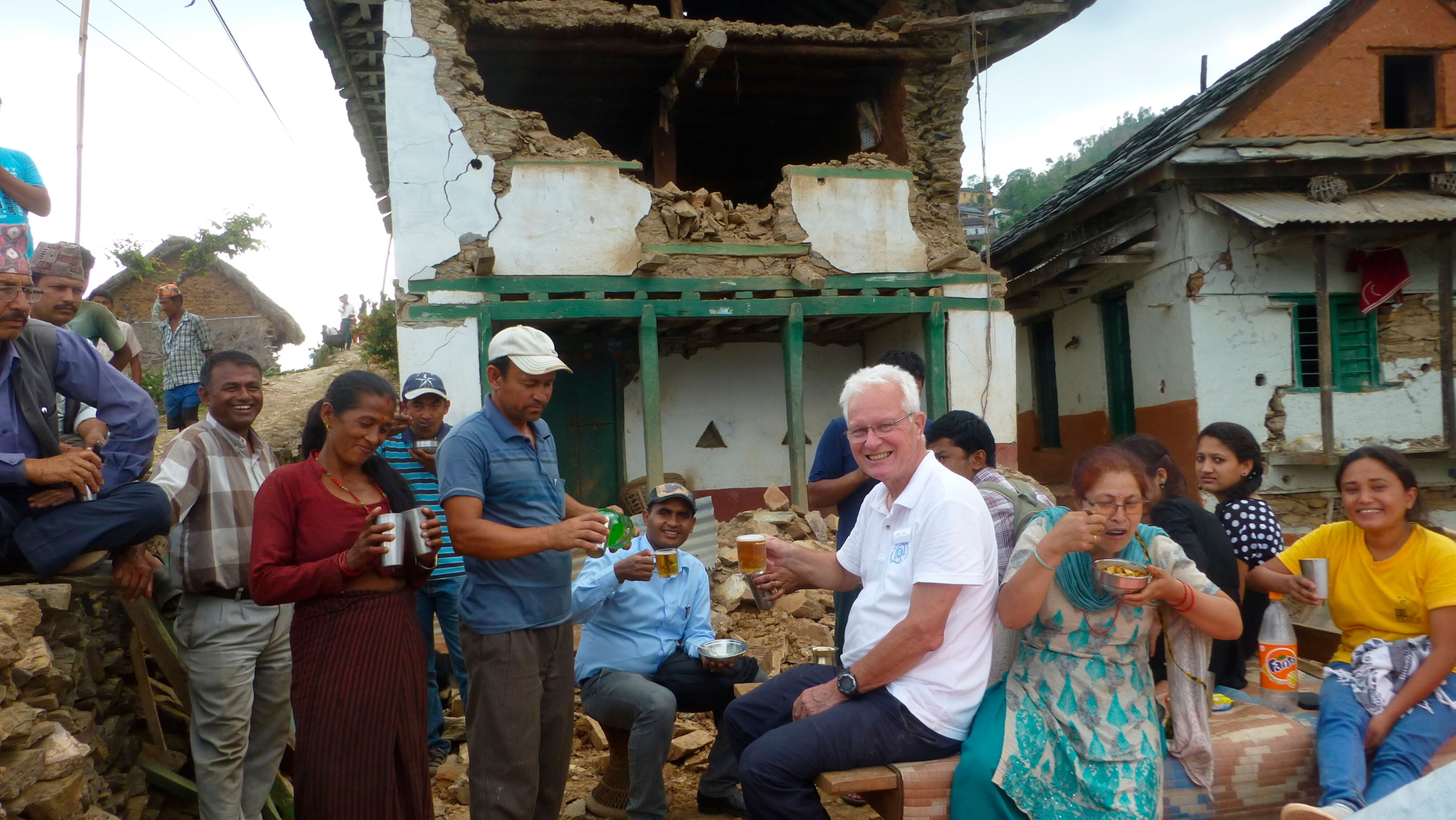 Aufräumarbeiten nach dem schweren Erdbeben in 2015.