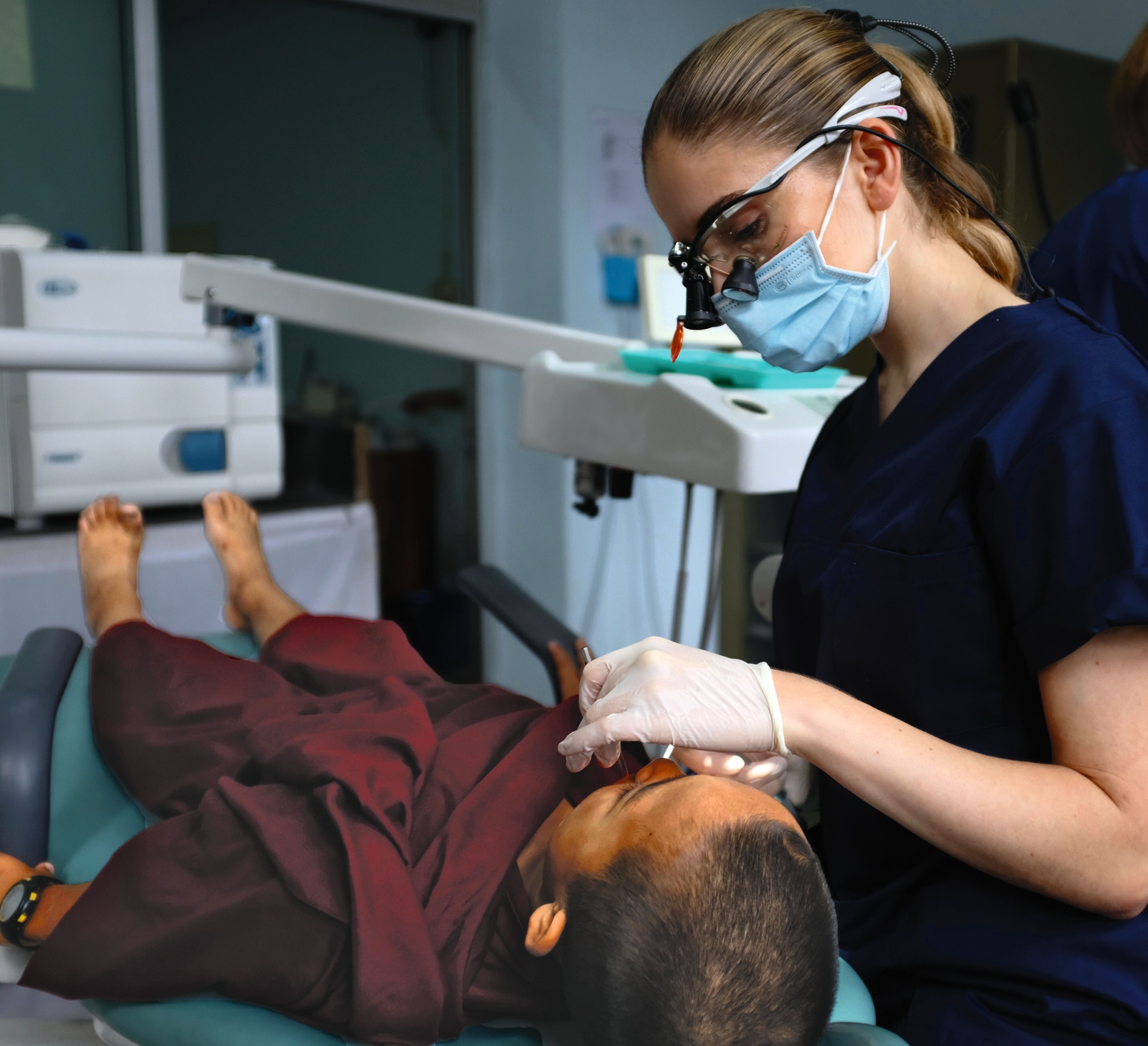 Hilfsprojekt im Kloster Kopan Nepal Deborah Clement Behandlung