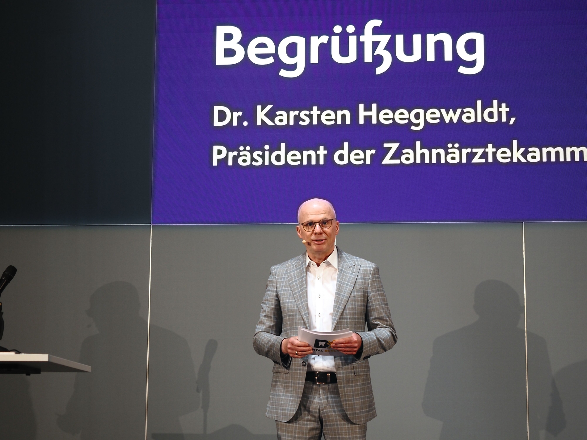 Dr. Karsten Heegewaldt, Präsident der Zahnärztekammer Berlin, bei der Eröffnung von Dental Berlin 2025