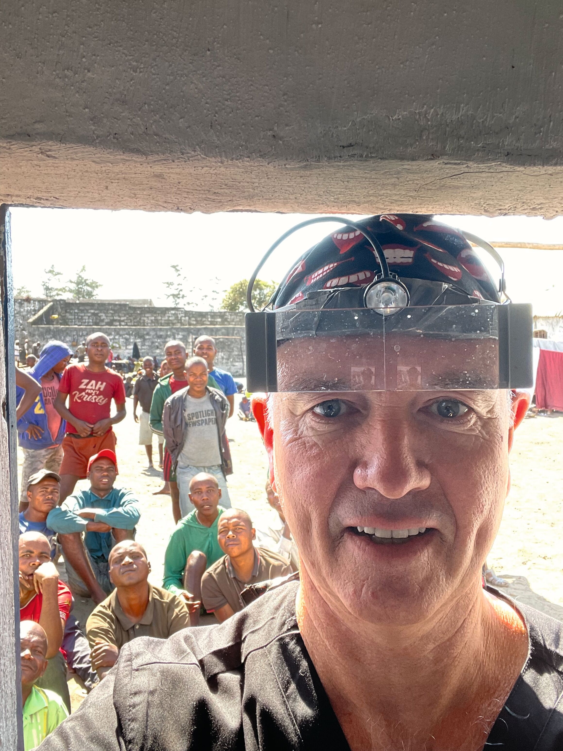 Zahnmedizinische Behandlung im Gefängnis auf Madagaskar