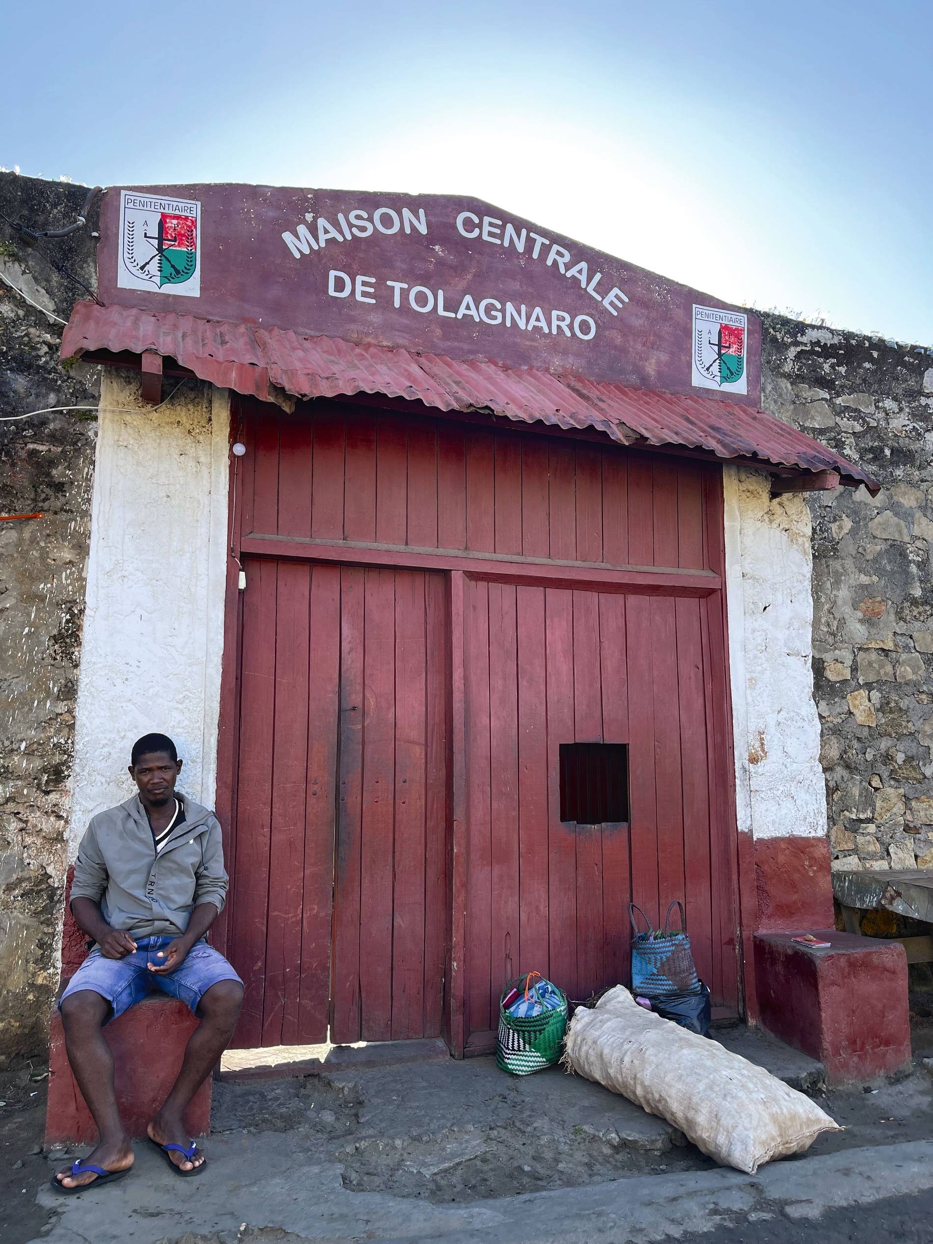 Zahnmedizinische Behandlung im Gefängnis auf Madagaskar