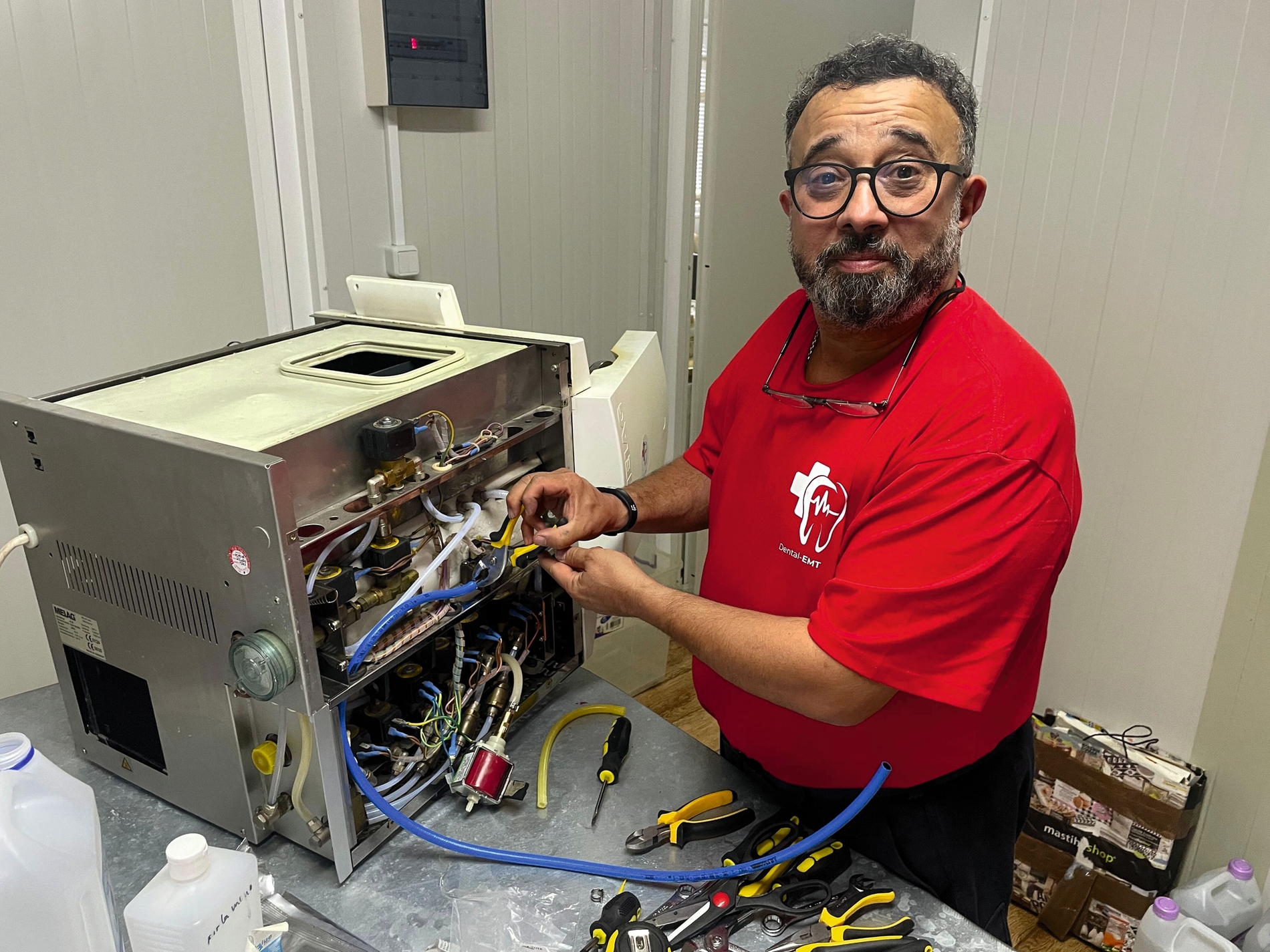 Dental Emergency Team e. V. Zahnstation im Flüchtlingslager Vial wiedereröffnet