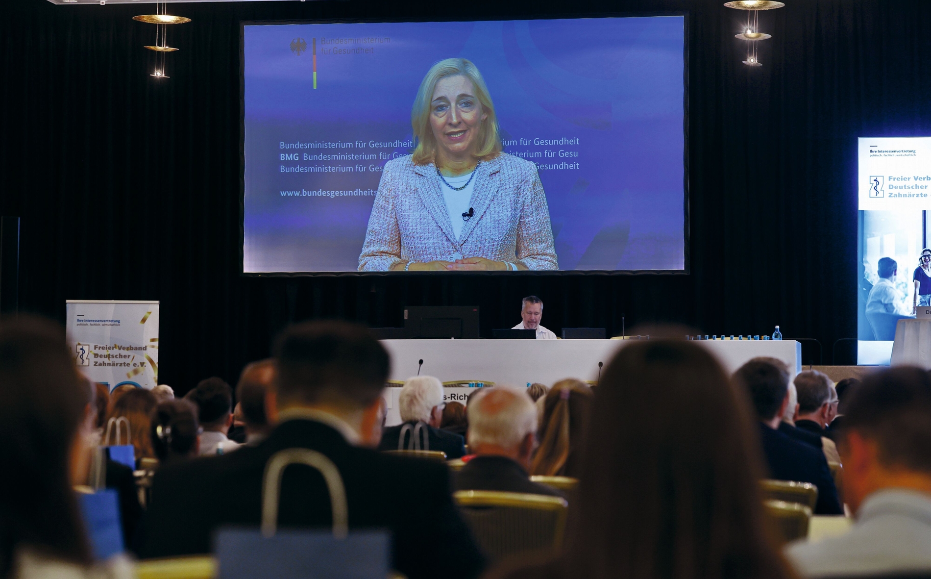 Bundesgesundheitsministerin Nina Warken (CDU) dankte dem FVDZ in einem Video-Grußwort für 70 Jahre Engagement vor Ort und in der berufspolitischen Arbeit.